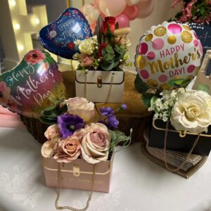 mothers day balloon and flowers in bag gift
