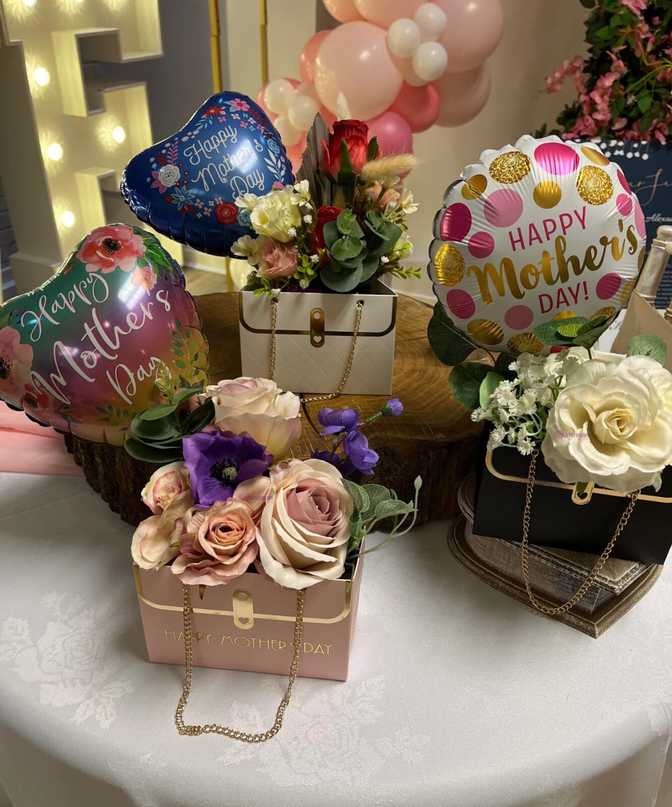 mothers day balloon and flowers in bag gift